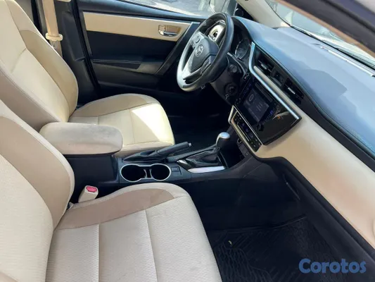 2018 Toyota Corolla — foto 12 / 15