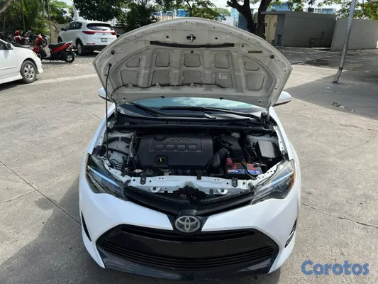 2018 Toyota Corolla — foto 13 / 15