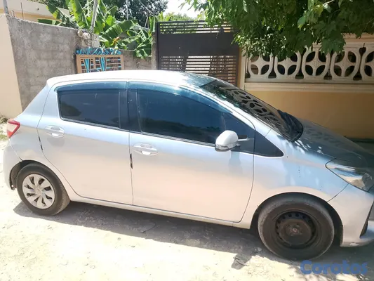 2018 Toyota Vitz — foto 5 / 9