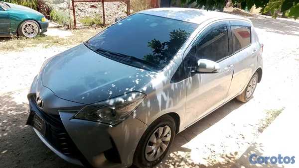 2018 Toyota Vitz — foto 8 / 9