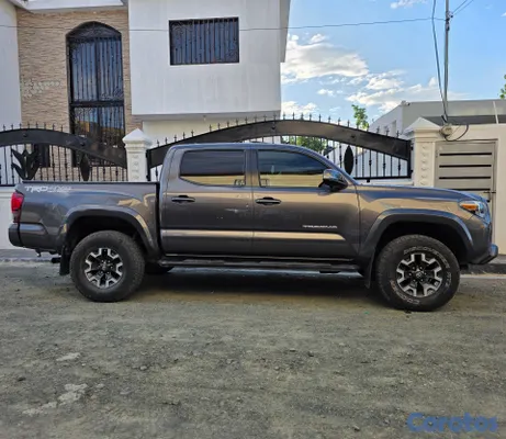 2018 Toyota Tacoma — foto 2 / 13