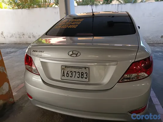 2014 Hyundai Accent — foto 2 / 12