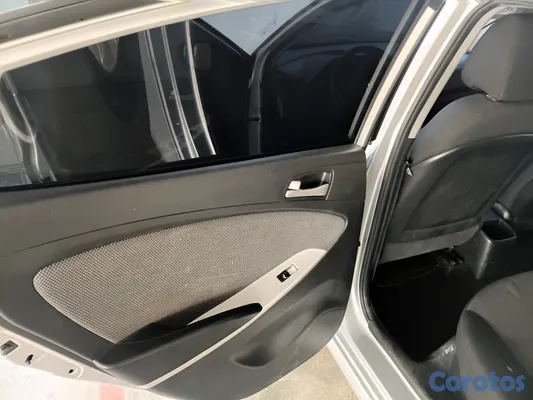 2014 Hyundai Accent — foto 4 / 12