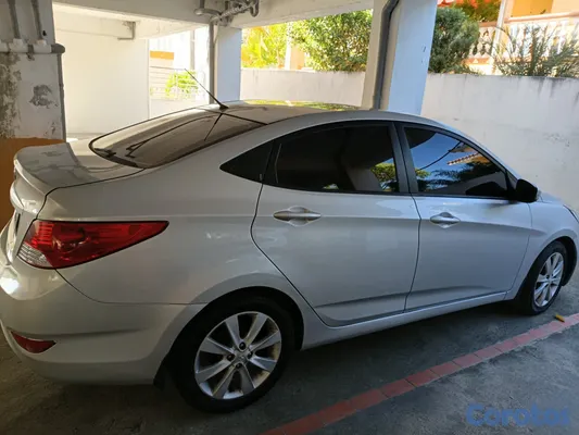 2014 Hyundai Accent — foto 6 / 12