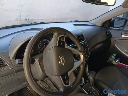 2014 Hyundai Accent — foto 12 / 12