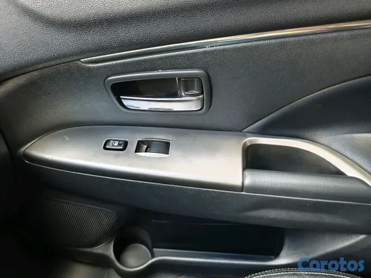 2018 Mitsubishi Outlander — foto 17 / 19