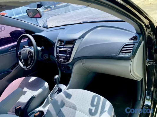 2016 Hyundai Accent — foto 6 / 10