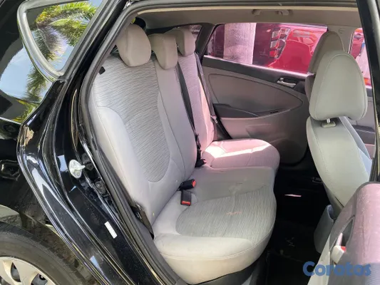 2016 Hyundai Accent — foto 7 / 10