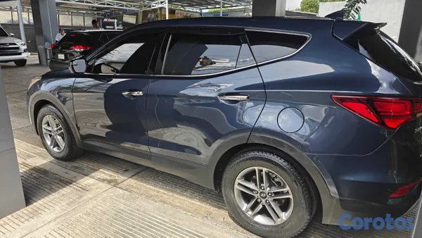 2017 Hyundai Santa Fe — foto 6 / 8