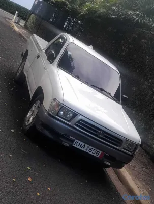1999 Toyota Hilux — foto 3 / 8