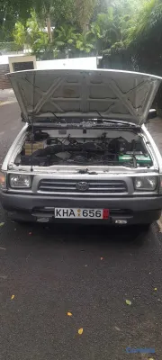 1999 Toyota Hilux — foto 5 / 8