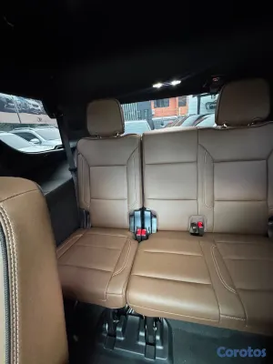 2025 Chevrolet Tahoe — foto 12 / 14