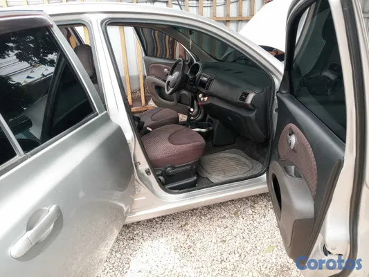 2010 Nissan March — foto 4 / 9