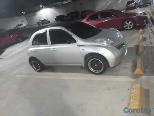 2010 Nissan March — foto 9 / 9