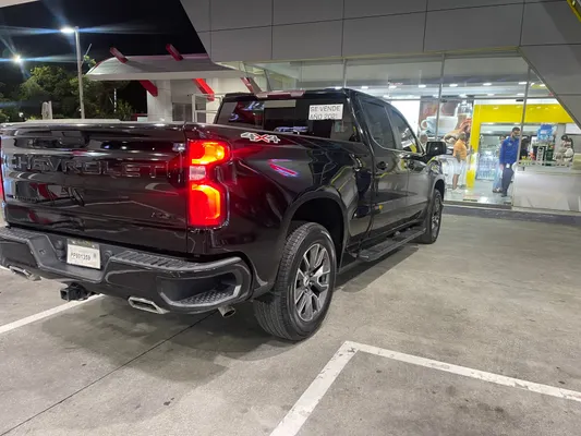 2021 Chevrolet Silverado — foto 2 / 9