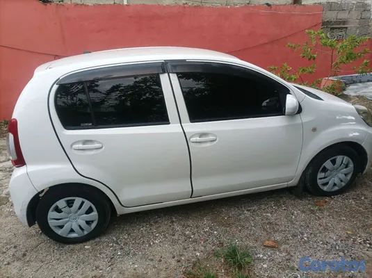 2015 Toyota Passo — foto 2 / 11