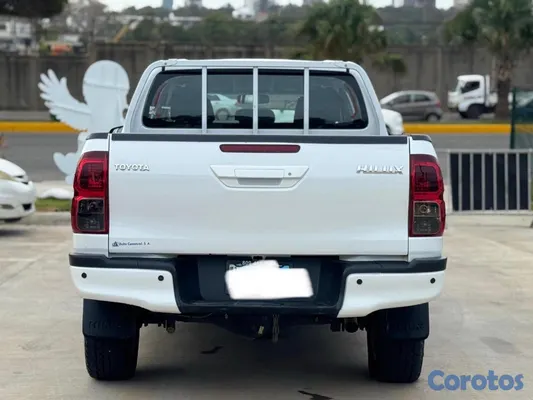 2023 Toyota Hilux — foto 3 / 13