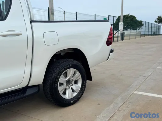 2023 Toyota Hilux — foto 4 / 13