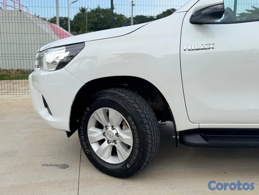 2023 Toyota Hilux — foto 5 / 13