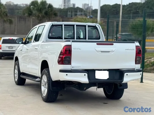 2023 Toyota Hilux — foto 6 / 13