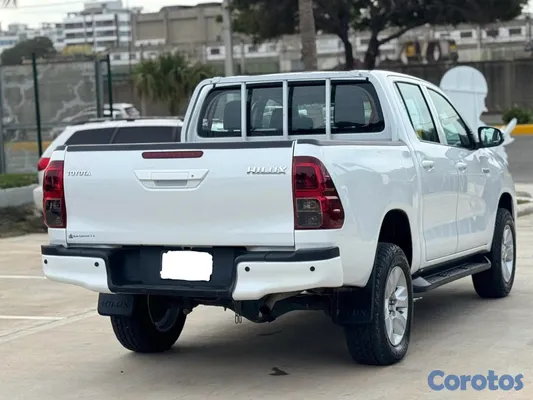 2023 Toyota Hilux — foto 7 / 13