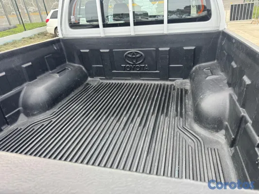 2023 Toyota Hilux — foto 8 / 13