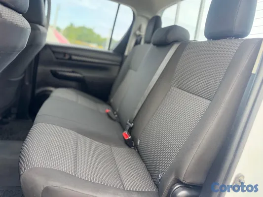 2023 Toyota Hilux — foto 12 / 13