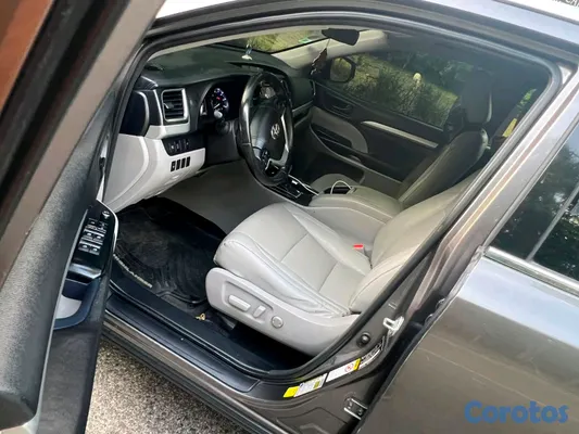 2018 Toyota Highlander — foto 2 / 10