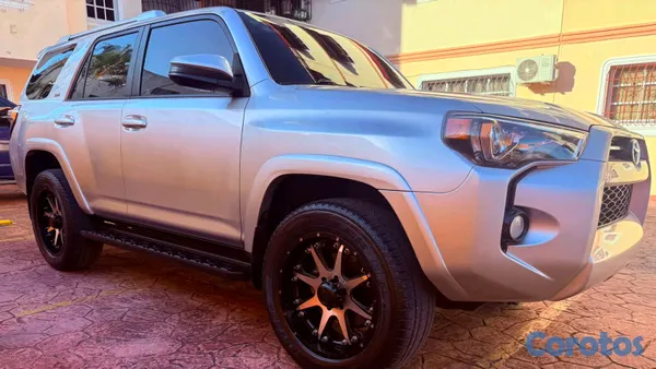 2020 Toyota 4 Runner — foto 2 / 11