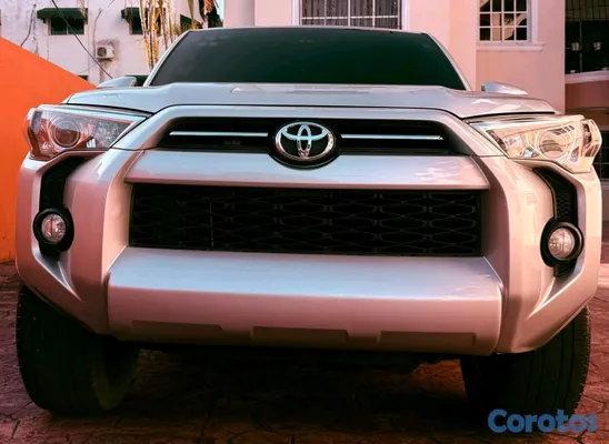 2020 Toyota 4 Runner — foto 8 / 11