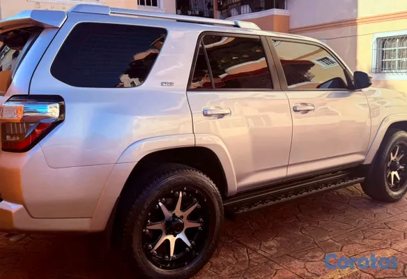 2020 Toyota 4 Runner — foto 9 / 11