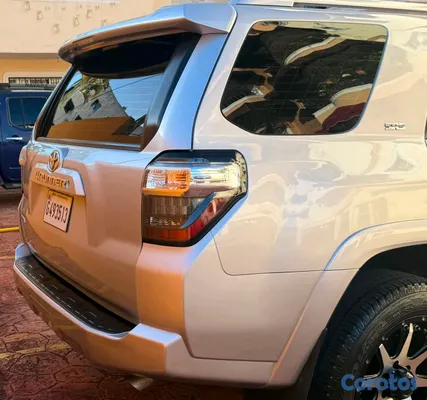2020 Toyota 4 Runner — foto 10 / 11