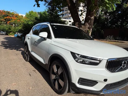 2022 Volvo xc40 momentum T4