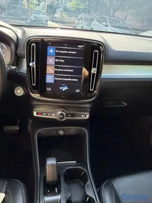 2022 Volvo xc40 momentum T4 — foto 5 / 9