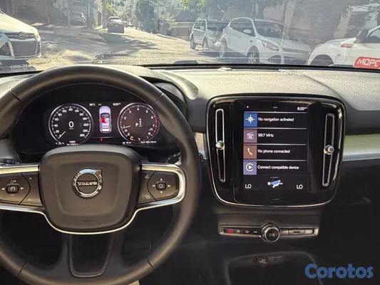 2022 Volvo xc40 momentum T4 — foto 6 / 9