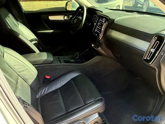 2022 Volvo xc40 momentum T4 — foto 9 / 9