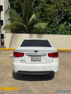 2011 Kia Forte — foto 2 / 18