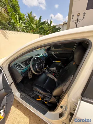 2011 Kia Forte — foto 5 / 18