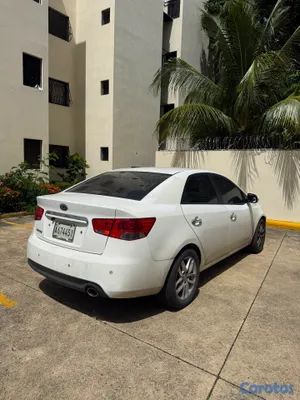 2011 Kia Forte — foto 10 / 18
