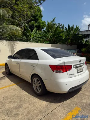 2011 Kia Forte — foto 11 / 18