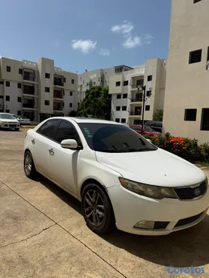 2011 Kia Forte — foto 12 / 18