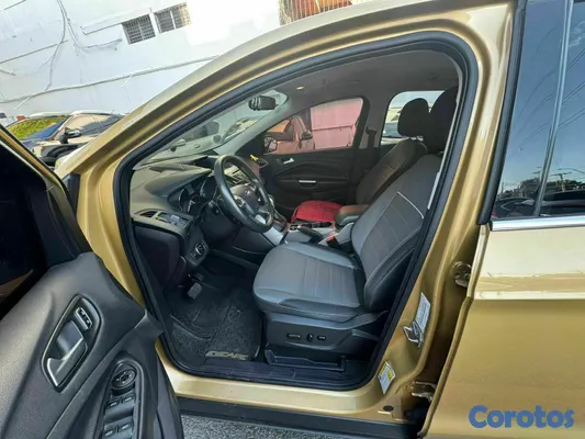2015 Ford Escape — foto 7 / 10