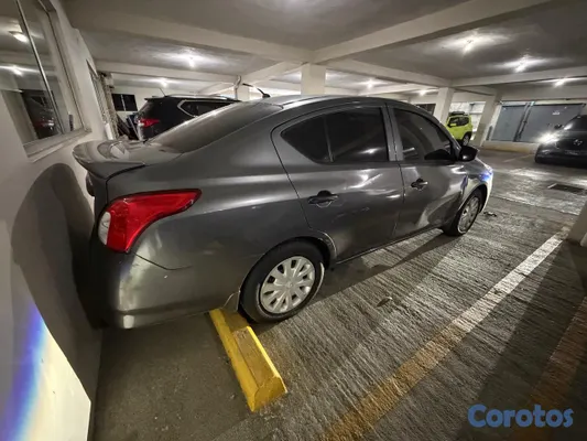 2018 Nissan Versa — foto 4 / 10