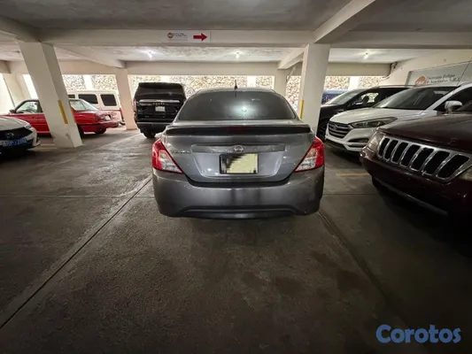 2018 Nissan Versa — foto 7 / 10