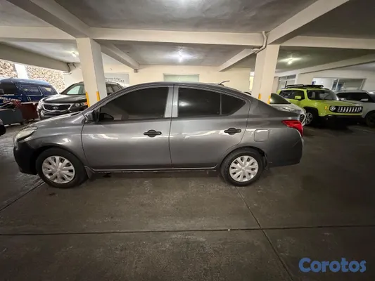2018 Nissan Versa — foto 8 / 10