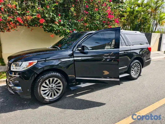 2020 Lincoln Navigator — foto 3 / 10