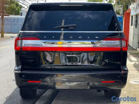 2020 Lincoln Navigator — foto 6 / 10