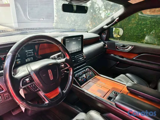 2020 Lincoln Navigator — foto 9 / 10