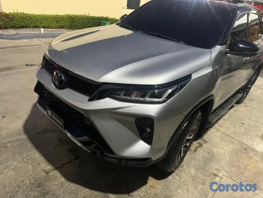 2023 Toyota Fortuner — foto 2 / 10