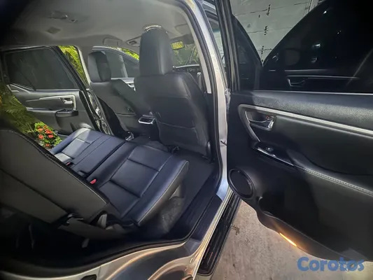 2023 Toyota Fortuner — foto 4 / 10